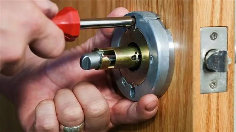LOCK SMITH